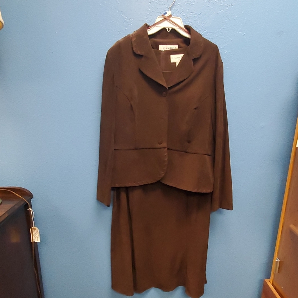 Sag Harbor 2-piece brown suede material  size 18